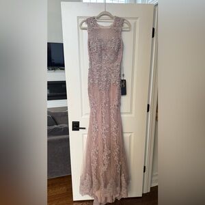✨✨SALE✨✨ Elegant Pink Lace Evening Gown